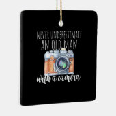 Alter Mann mit Kamera Keramikornament (Rechts)