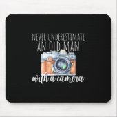 Alter Mann mit Kamera Mousepad (Vorne)