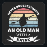 Alter Mann mit Kayak Funny Gift Vater Quadratischer Aufkleber<br><div class="desc">Unterschätze niemals einen Alten mit einem Kajak. Dieses lustige Geschenk ist ideal für Männer,  die Kajak,  Kanu und Wassersport Liebe. Erhalten Sie es als Weihnachten,  Geburtstag oder Vatertagsgeschenke für Ihren Ehemann oder Vater.</div>