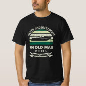 Alter Mann mit Motorboot Funny Boating Geschenke V T-Shirt (Vorderseite)
