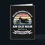 Alter Mann mit Motorrad Funny Gift Vater Karte<br><div class="desc">Unterschätze niemals einen alten Mann mit einem Motorrad. Das schöne Geschenk für Herren / Biker,  die Motorräder Liebe Motorrad & Motorrad. Erhalten Sie Weihnachten,  Geburtstag oder Vatertagsgeschenke für Ihren Ehemann oder Vater.</div>