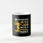 Alter Mann mit Pickleball-Paddel Großpa Kaffeetasse (Mittel)