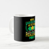 Alter Mann mit Pickleball-Paddel Kaffeetasse (Vorderseite Links)