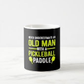 Alter Mann mit Pickleball Paddle Funny Senior Men Kaffeetasse (Mittel)
