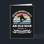 Alter Mann mit Snowboard Funny Gift Vater Karte<br><div class="desc">Unterschätze niemals einen Alten mit einem Snowboard. Ein tolles Geschenk für Männer,  die Snowboarden,  Berge & Ski Liebe. Erhalten Sie es als Weihnachten,  Geburtstag oder Vatertagsgeschenke für Ihren Ehemann oder Vater.</div>
