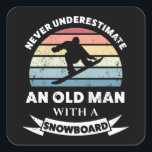 Alter Mann mit Snowboard Funny Gift Vater Quadratischer Aufkleber<br><div class="desc">Unterschätze niemals einen Alten mit einem Snowboard. Ein tolles Geschenk für Männer,  die Snowboarden,  Berge & Ski Liebe. Erhalten Sie es als Weihnachten,  Geburtstag oder Vatertagsgeschenke für Ihren Ehemann oder Vater.</div>