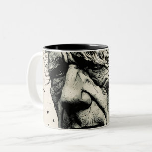 alter Mann skizziert zwei Töne Tasse