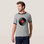 Alter Rocker-Typ-Vinylaufzeichnungs-T - Shirt (Vorne ganz)