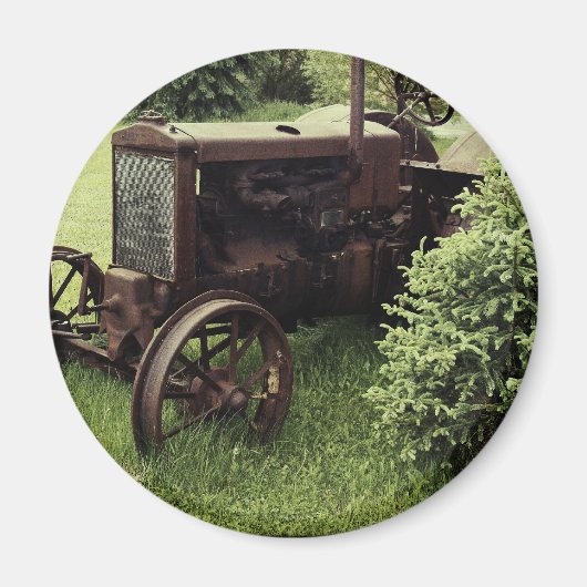 Alter Rostiger Traktor Magnet (Vorne)