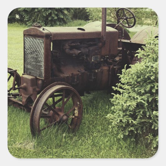 Alter Rostiger Traktor Quadratischer Aufkleber (Vorderseite)