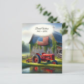 Alter roter Traktor mit amerikanischer Flagge (Stehend Vorderseite)