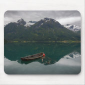 Alter Rowboat mit Gebirgsreflexion mousepad (Vorne)