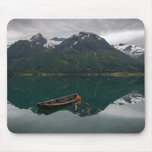 Alter Rowboat mit Gebirgsreflexion mousepad (Vorne)