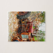 Alter rustikaler Ackerschlepper im Schrottplatz Puzzle (Horizontal)