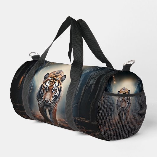 Alter schwarzer und orangefarbener Tiger im surrea Duffle Bag (Rechte Ecke)