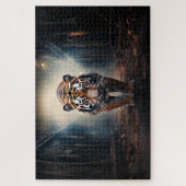 Alter schwarzer und orangefarbener Tiger im surrea Puzzle (Vertikal)