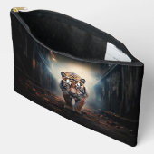 Alter schwarzer und orangefarbener Tiger im surrea Zubehörtasche (Offen)