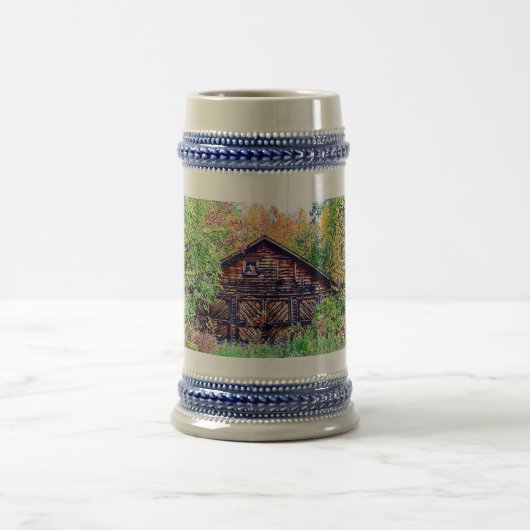 Alter Stall im Herbst Bierglas (Mittel)