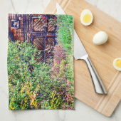 Alter Stall im Herbst Geschirrtuch (Viertel Falte)