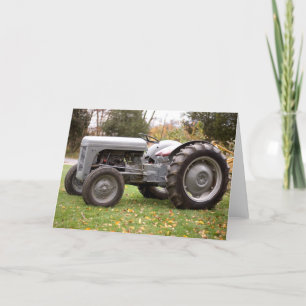 Alter Traktor im Herbst Karte