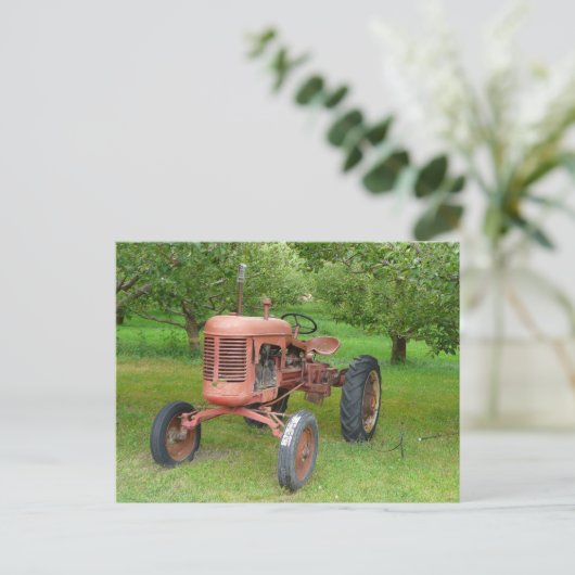 Alter Traktor im Obstgarten Postkarte (Stehend Vorderseite)