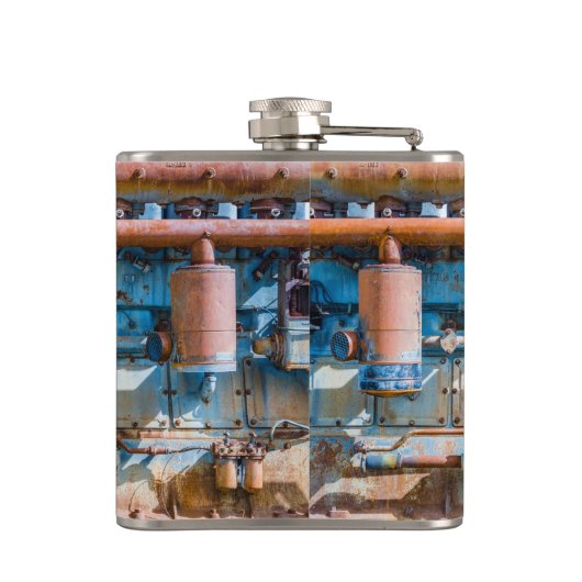 Alter und rostiger Atlas Imperial Diesel Motor in Flachmann (Rückseite)