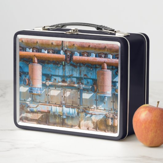 Alter und rostiger Atlas Imperial Diesel Motor in  Metall Brotdose (Beispiel)