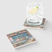 Alter und rostiger Atlas Imperial Diesel Motor in Steinuntersetzer (Seitenansicht)