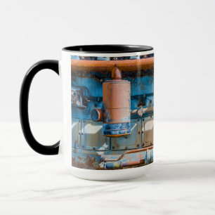 Alter und rostiger Atlas Imperial Diesel Motor in Tasse