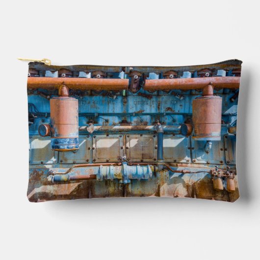 Alter und rostiger Atlas Imperial Diesel Motor in Zubehörtasche (Vorderseite)