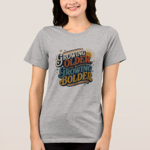 Älter werden, mutiger werden Retro-Zitat Positiv Tri-Blend Shirt