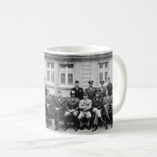 Ältere amerikanische Armeeoffiziere des Zweiten Kaffeetasse (VorderseiteRechts)