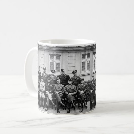 Ältere amerikanische Armeeoffiziere des Zweiten Kaffeetasse (Vorderseite Links)