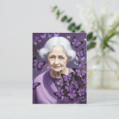 Ältere Frau und lila Schmetterlinge Postkarte (Stehend Vorderseite)