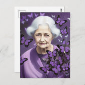 Ältere Frau und lila Schmetterlinge Postkarte (Vorne/Hinten)