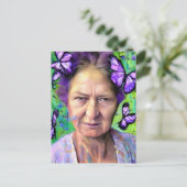 Ältere Frauen mit schmetterndem Hintergrund Postkarte (Stehend Vorderseite)