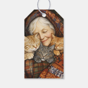 Ältere Frauen nehmen drei Katzen gemütlich ein Geschenkanhänger