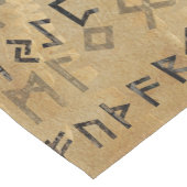 Ältere Futhark gewundene Kunst auf hölzerner Kurzer Tischläufer (Ecke)