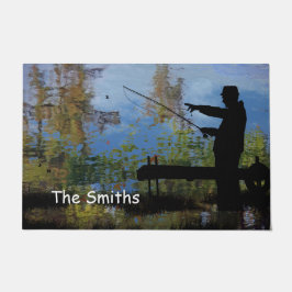 Ältere Menschen, die an der Haustür fischen Fußmatte