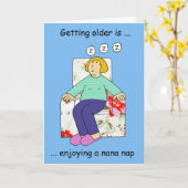 Ältere Menschen erfreuen sich an einer Nana Nicker Karte (Gelbe Blume)