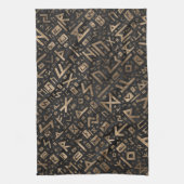 Ältere Runen - Futhark Muster-Gold auf schwarzem Geschirrtuch (Vertikal)