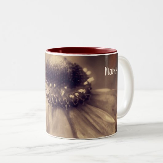 Ältere Sepia Zinnia-Blume Personalisiert Zweifarbige Tasse (VorderseiteRechts)