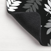 Älteres Blatt Großes Muster Schwarz Weiß Grau Mousepad (Ecke)