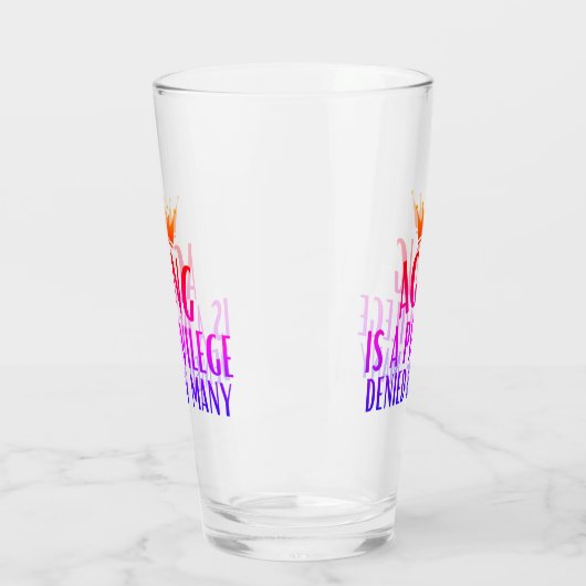 Altern ist ein Zitat-Vorstand, Großeltern Glas (Links)