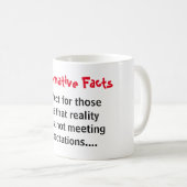Alternative Fakten und Realität Kaffeetasse (VorderseiteRechts)