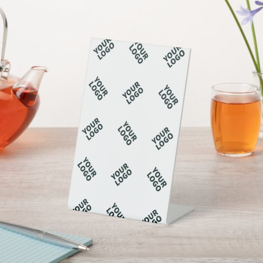 Alternierendes Geschäftslogo oder Bildmuster | Wei Sockelschild (In SItu)