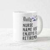 Altersgeschenk für eine Krankenschwester. Remüde N Jumbo-Tasse (Vorderseite Rechts)