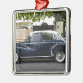 Altes, aber sehr gut behalten Audi Auto. Silbernes Ornament (Links)