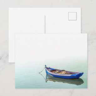 Altes Aiola Boot. Kleines Ruderboot in Seixal Bay. Postkarte