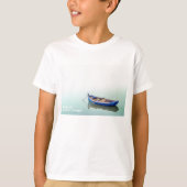 Altes Aiola Boot. Kleines Ruderboot in Seixal Bay. T-Shirt (Vorderseite)